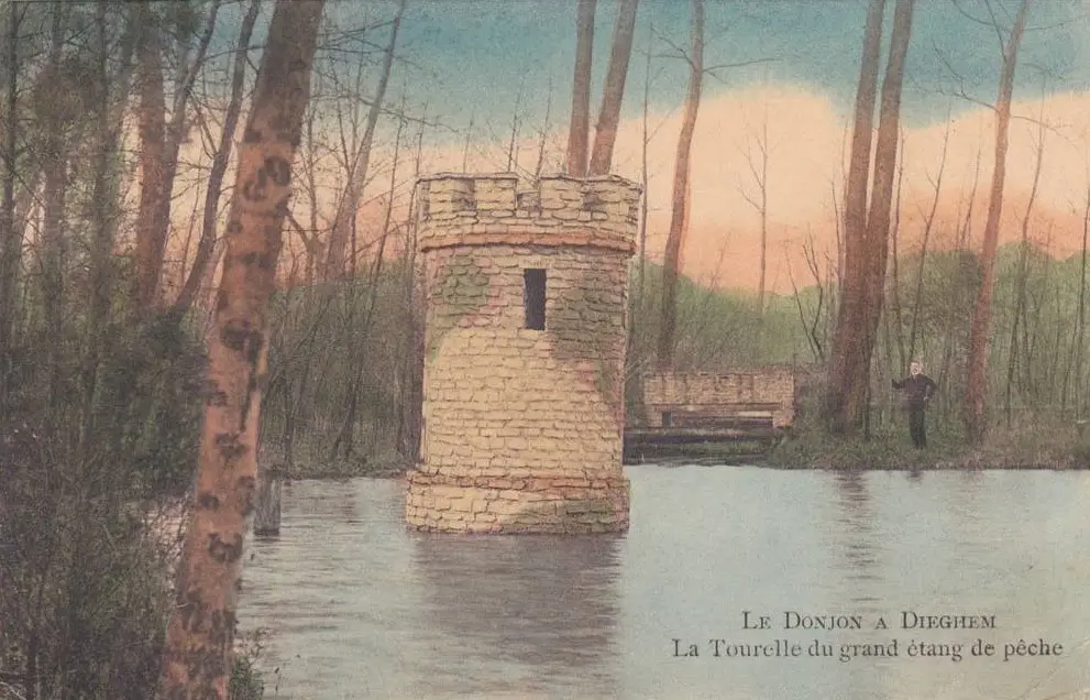 Ingekleurde prentkaart: de toren van de Donjon aan de vijver.