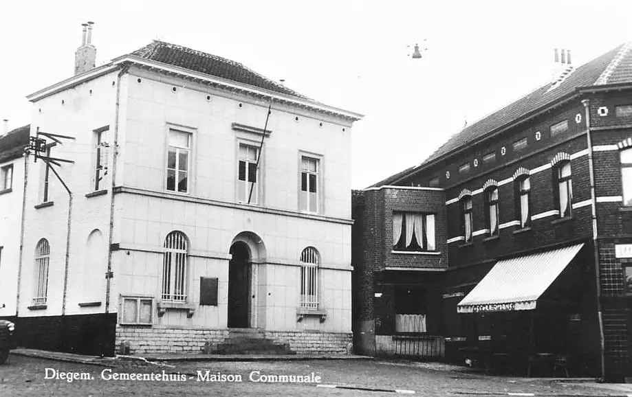 Oude foto van het gemeentehuis van Diegem.